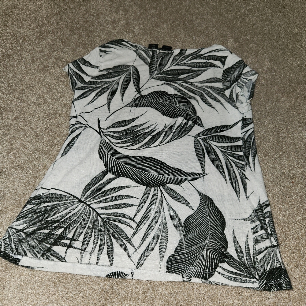 EUC Tahari Cowlneck Blouse